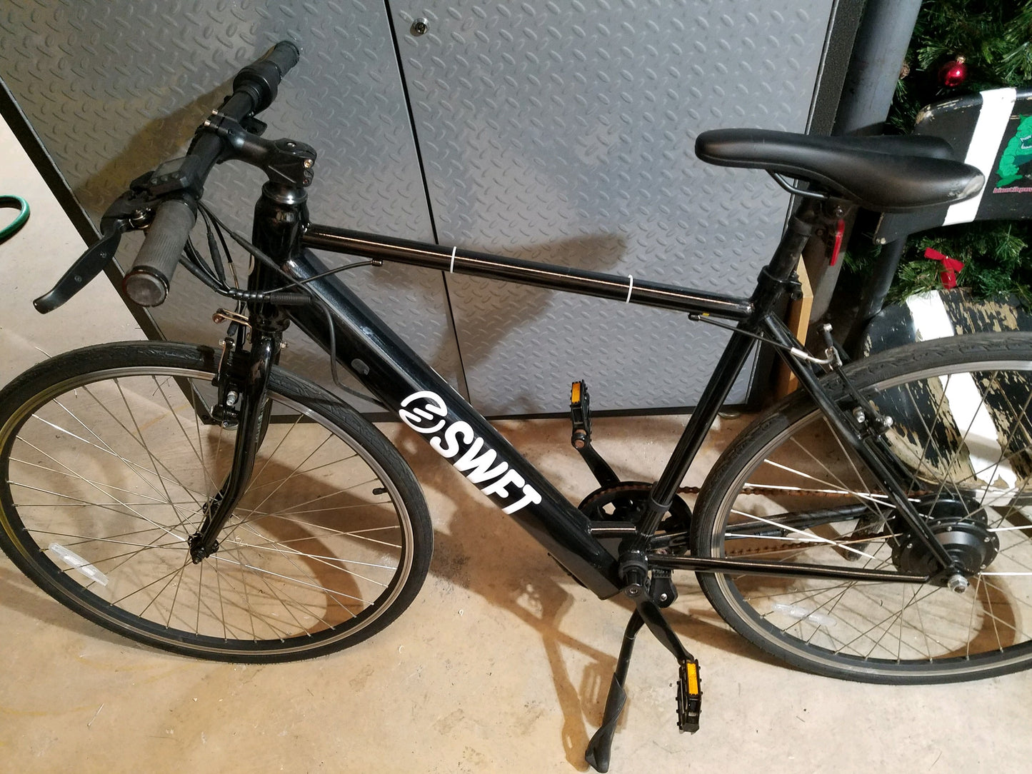 SWFT - VOLT eBike w/ 32mi Max Operating Range & 20 mph Max Speed - Black